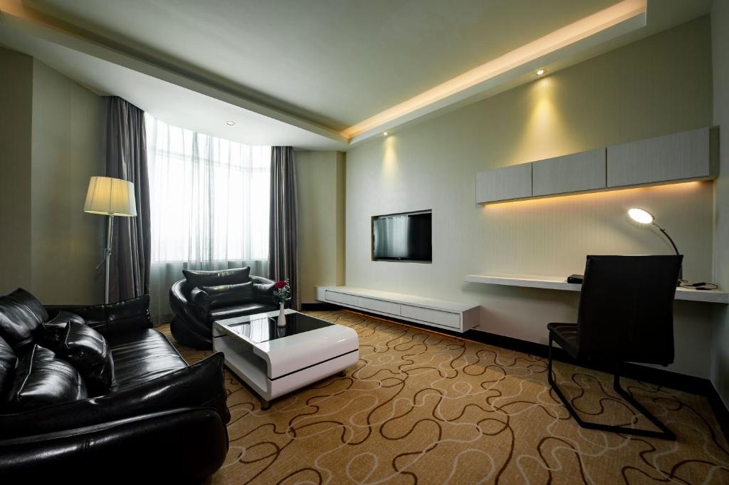 TV a/nebo společenská místnost v ubytování Promenade Hotel Kota Kinabalu