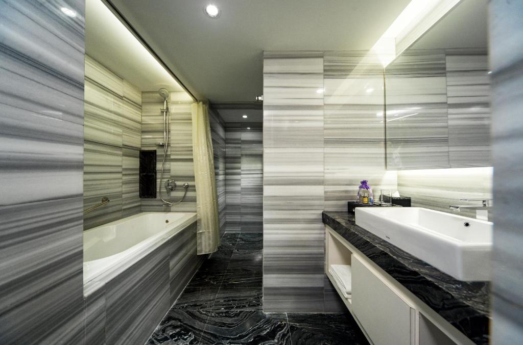 Koupelna v ubytování Promenade Hotel Kota Kinabalu