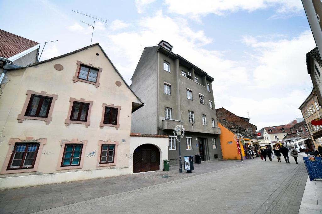 Budova, v ktorej sa apartmán nachádza