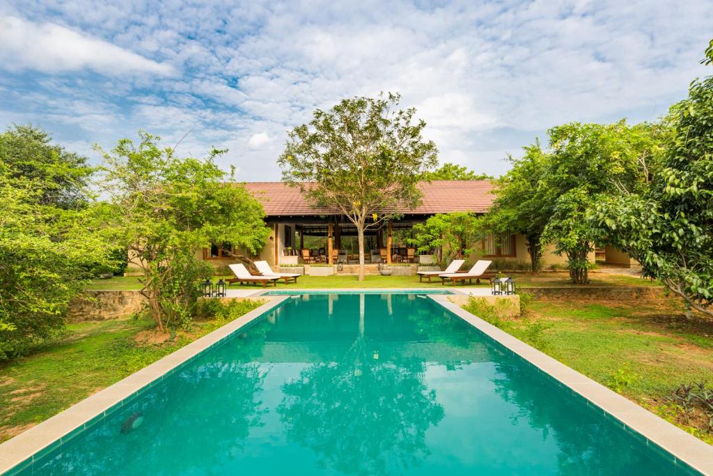 una imagen de una piscina frente a una casa en Nyne Hotels - Mayur Lodge, Yala, en Yala