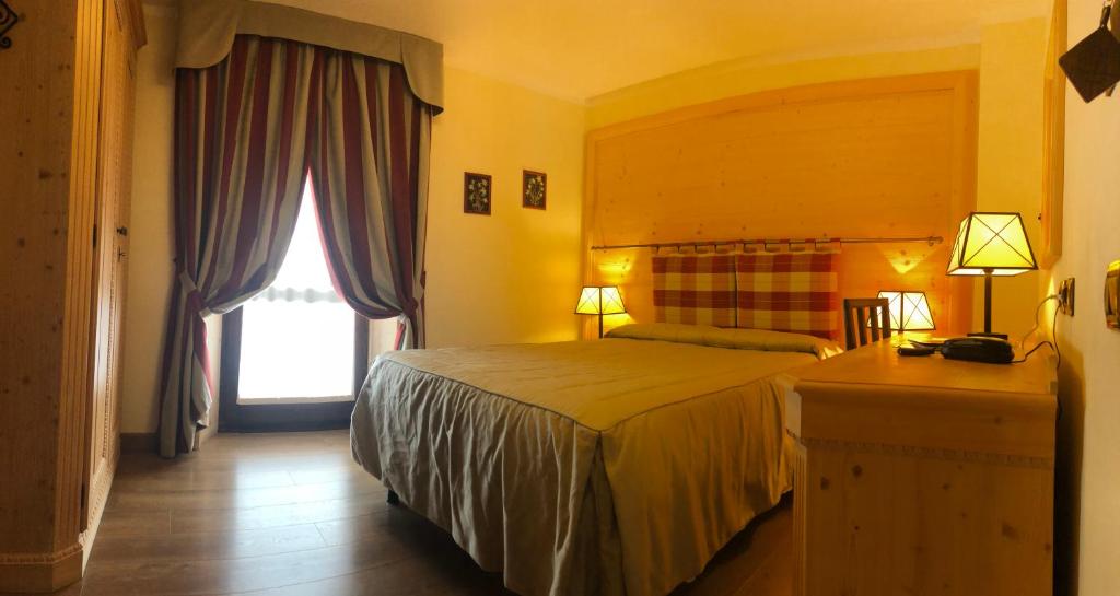 Łóżko lub łóżka w pokoju w obiekcie Hotel Edelweiss 3 Stelle SUPERIOR