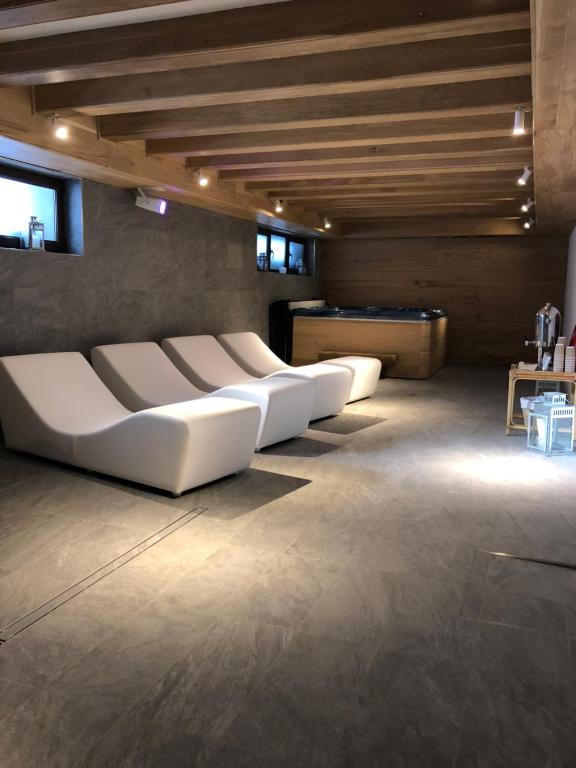 Część wypoczynkowa w obiekcie Hotel Edelweiss 3 Stelle SUPERIOR