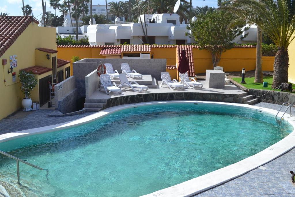 The swimming pool at or close to Bungalows Club Primavera
