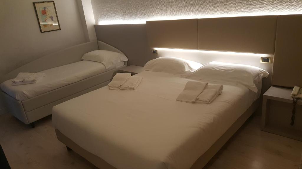 Postel nebo postele na pokoji v ubytování Hotel Augustus