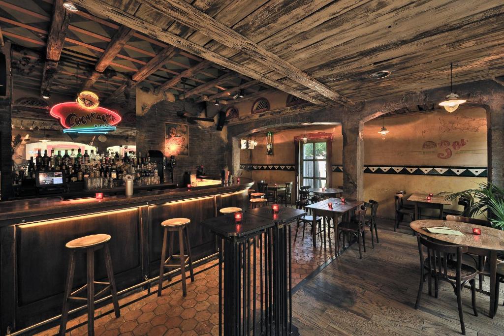 Un restaurante u otro lugar para comer en Martinshof