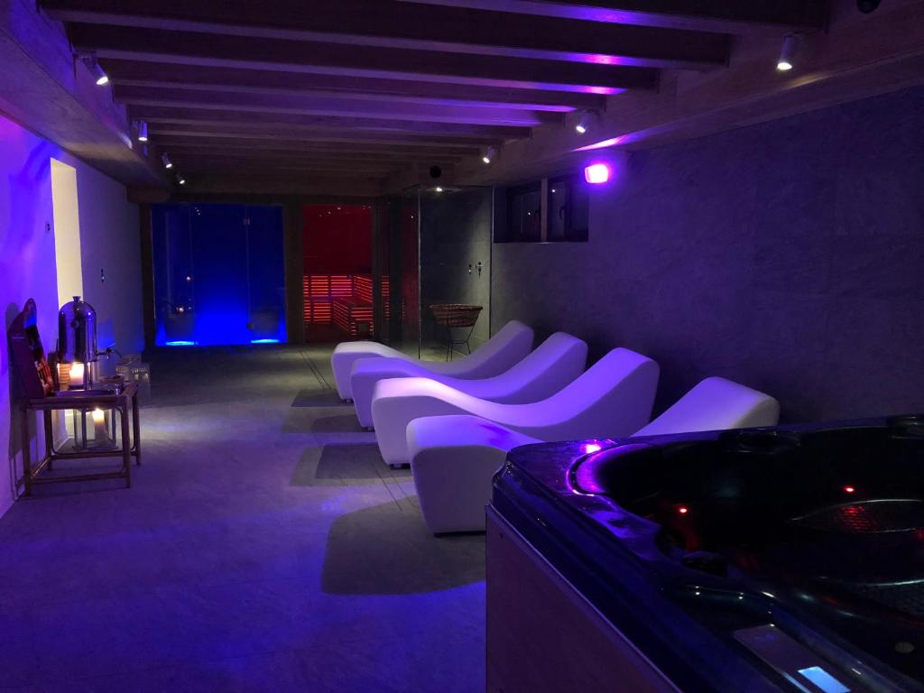 Część wypoczynkowa w obiekcie Hotel Edelweiss 3 Stelle SUPERIOR