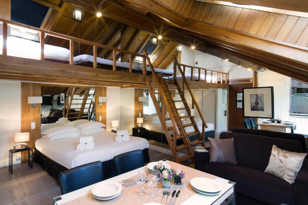 a bedroom with a bed and a bunk bed at Résidence du Lion d'Or Louvre in Paris