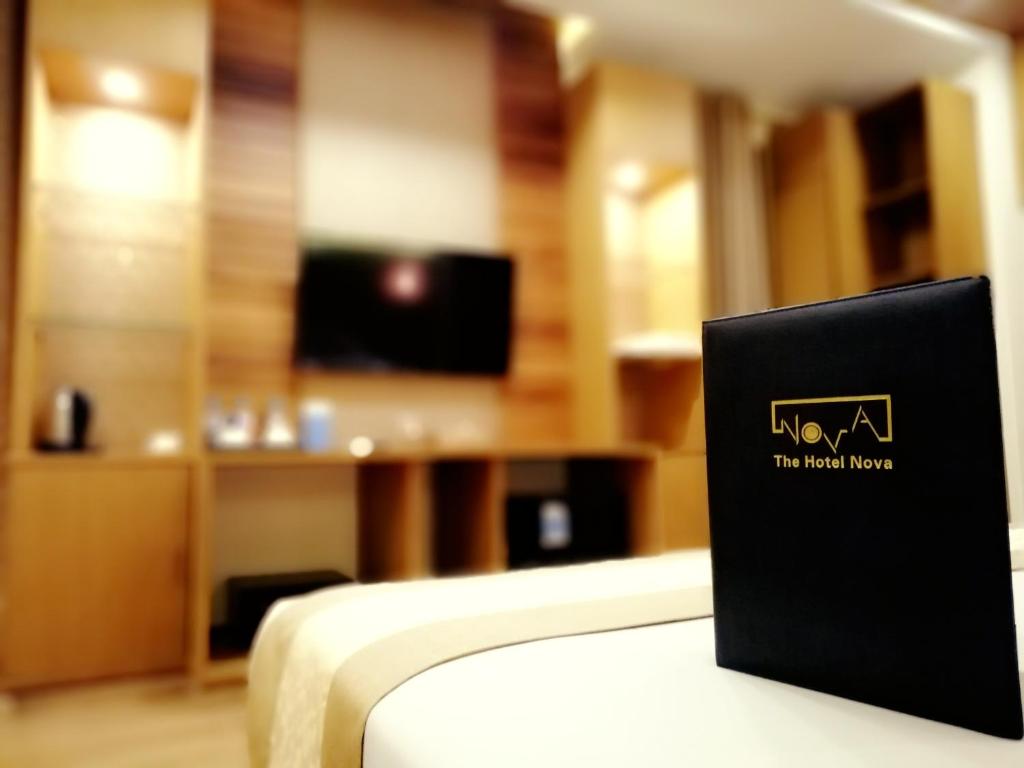 TV a/nebo společenská místnost v ubytování The Hotel Nova