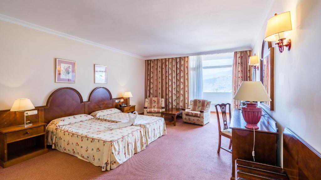 Gulta vai gultas numurā naktsmītnē Complejo BLUESEA Puerto Resort compuesto por Hotel Canarife y Bonanza Palace