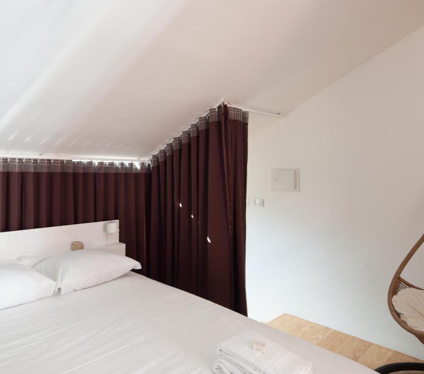 7 Gaia Roaster Apartments - 13