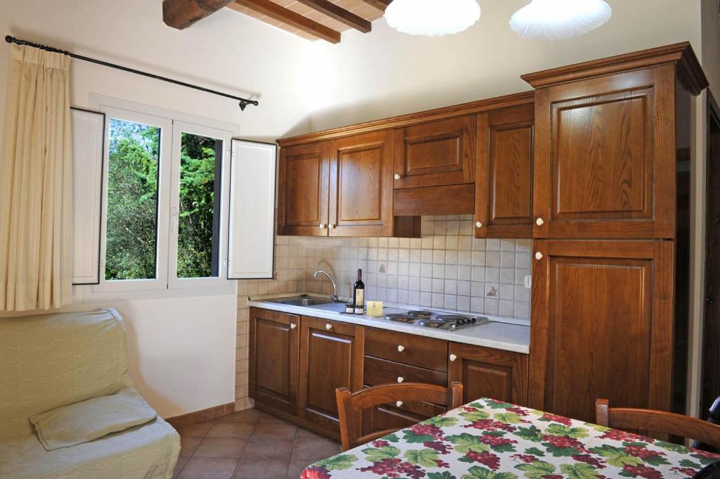 Kuchyň nebo kuchyňský kout v ubytování Agriturismo L'Imposto