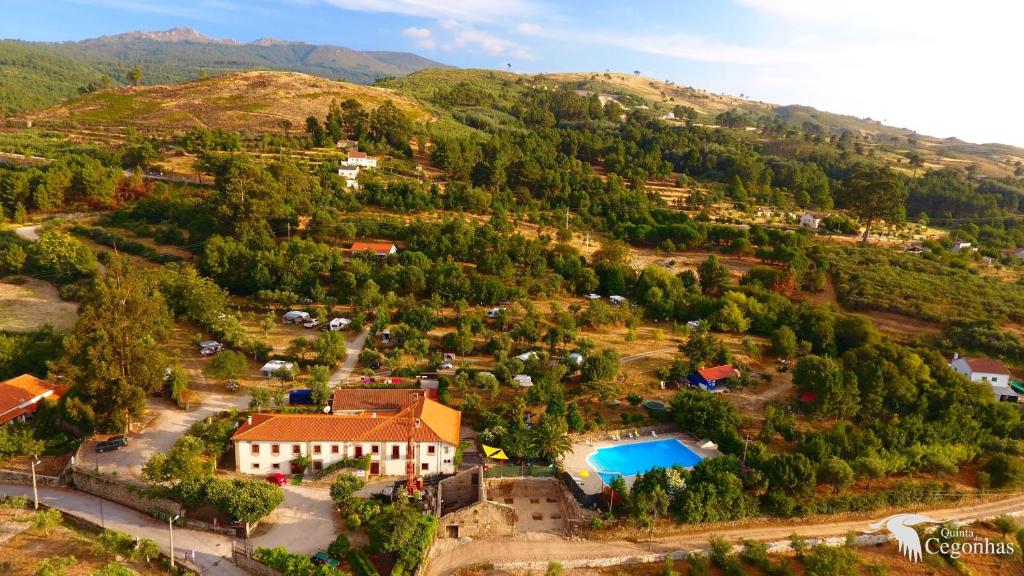 Uma vista geral da montanha ou uma vista da montanha a partir da casa de hspedes