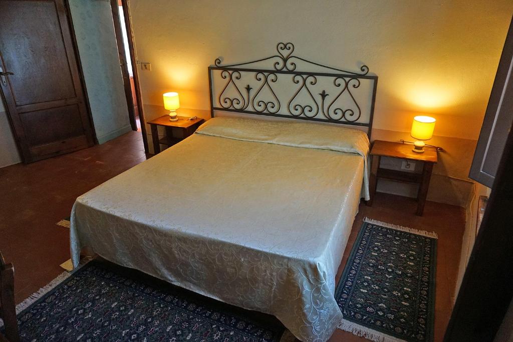Postel nebo postele na pokoji v ubytování Castello di Selvole