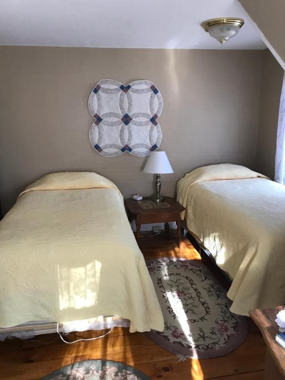Maple Hill Farm Bed & Breakfast - Twin Room With Shared Bathroom