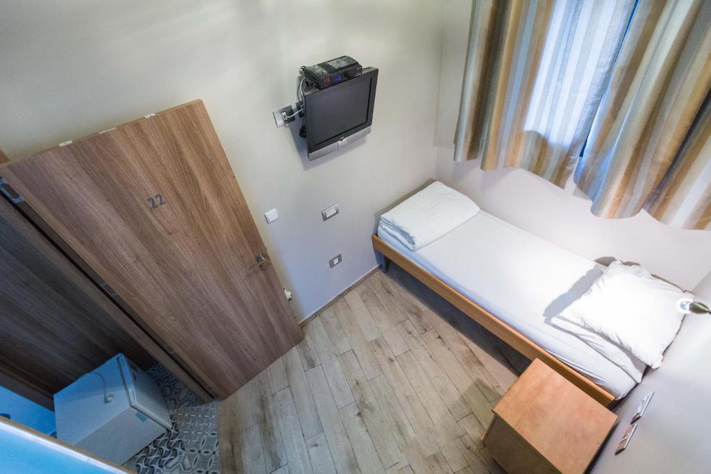 Postel nebo postele na pokoji v ubytování Kaplan Hotel