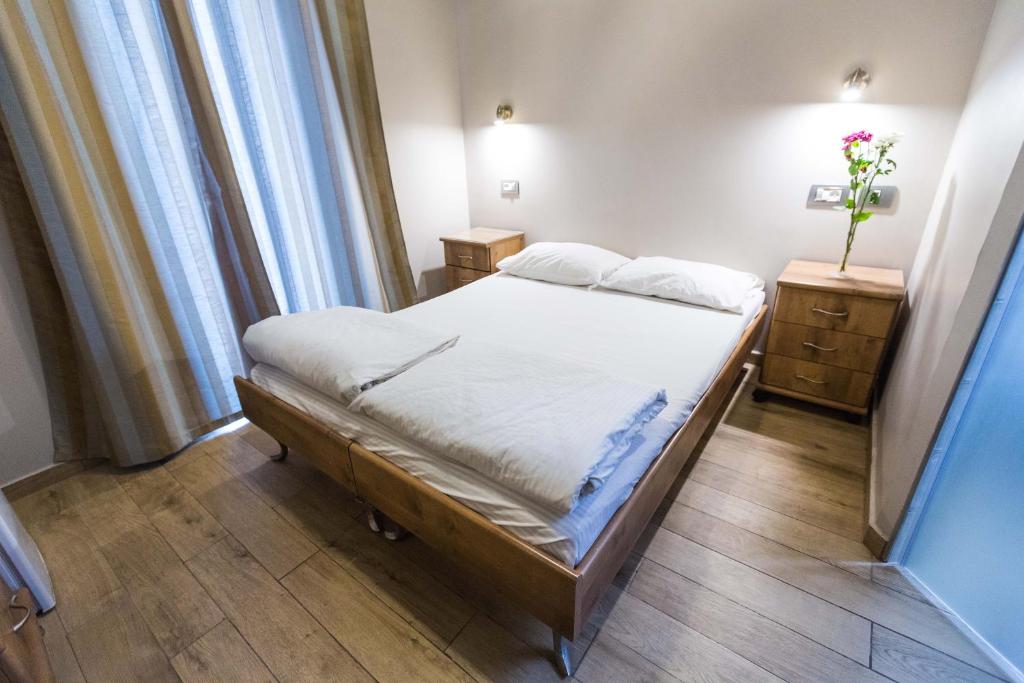 Postel nebo postele na pokoji v ubytování Kaplan Hotel