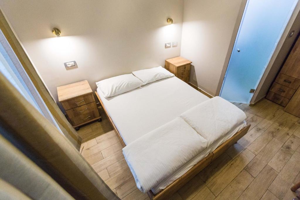 Postel nebo postele na pokoji v ubytování Kaplan Hotel