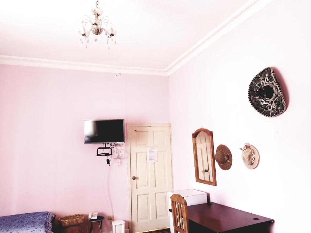 TV a/nebo společenská místnost v ubytování Travellers Inn