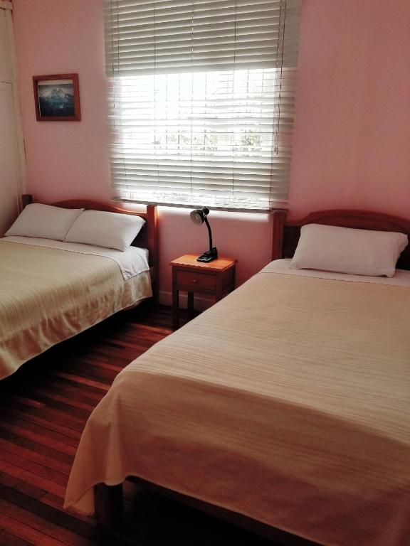 Postel nebo postele na pokoji v ubytování Travellers Inn