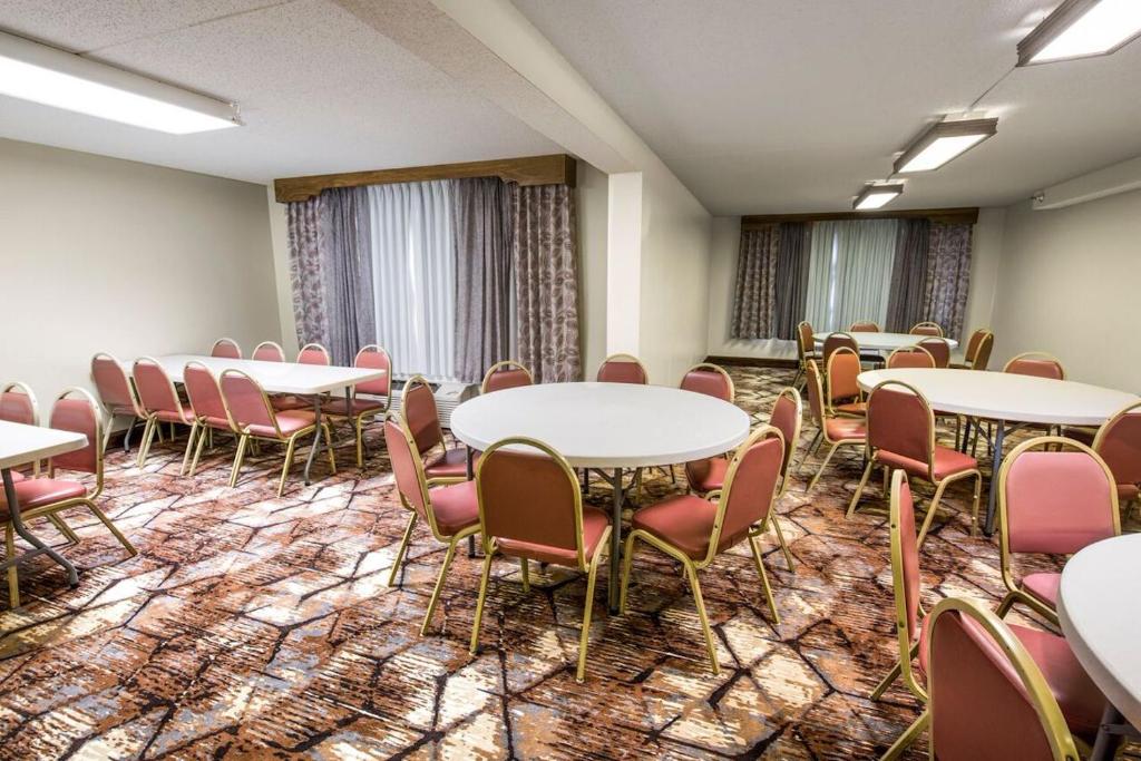 a conference room with tables and chairs in it at Lodge of the Ozarks in Branson