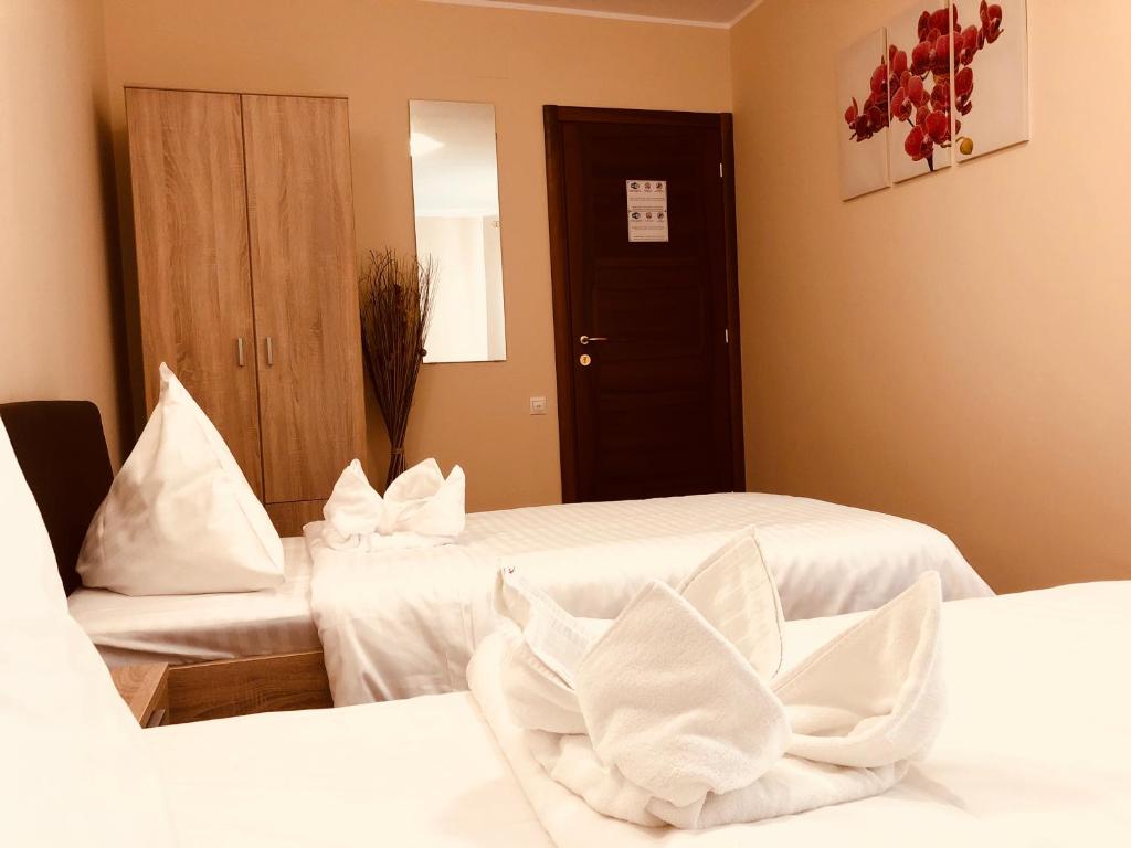 Postel nebo postele na pokoji v ubytování Monte Carlo Palace Rooms