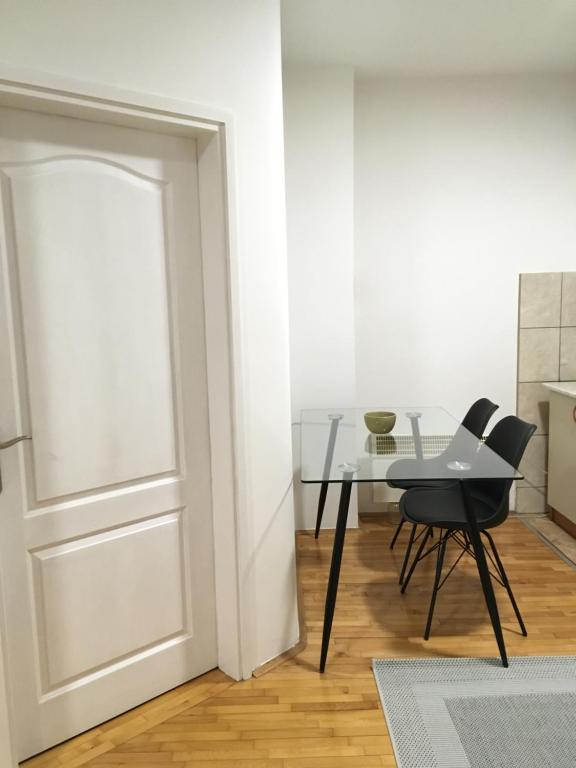 Apartman Iva - 带阳台的公寓