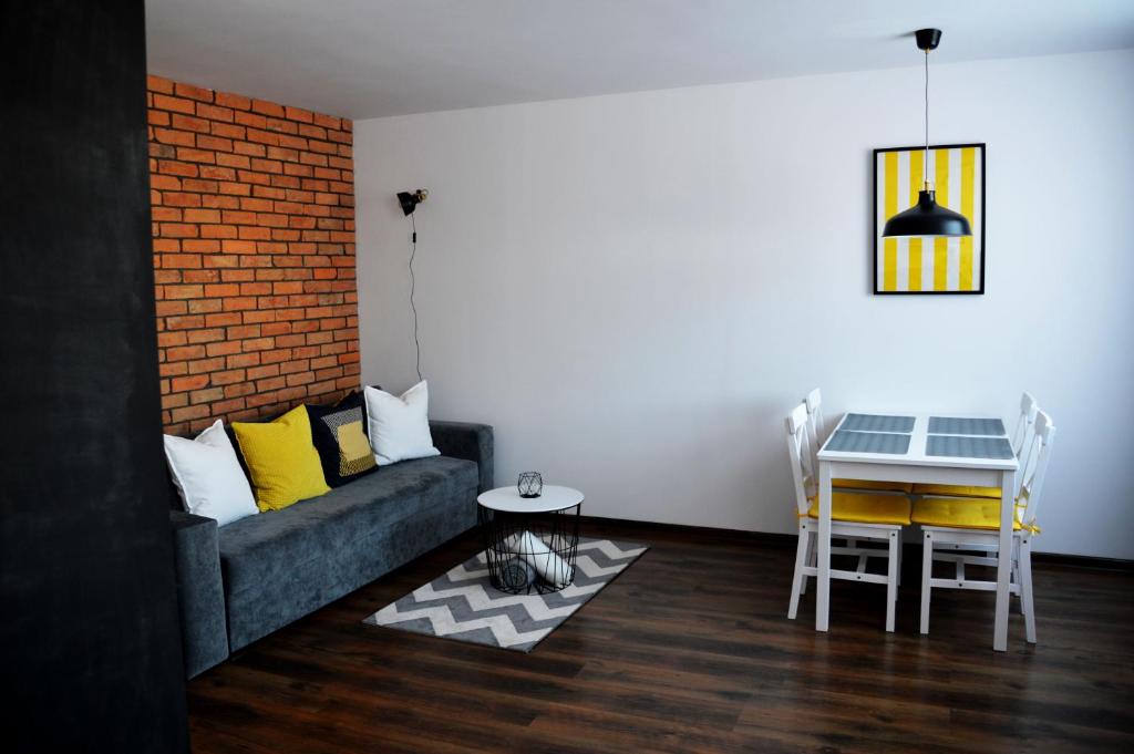a living room with a couch and a table at Apartament Izerski Klimat in Świeradów-Zdrój