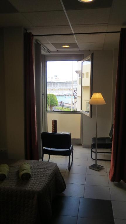 Posteľ alebo postele v izbe v ubytovaní 2V LUXURY APARTMENT NEAR BEACH