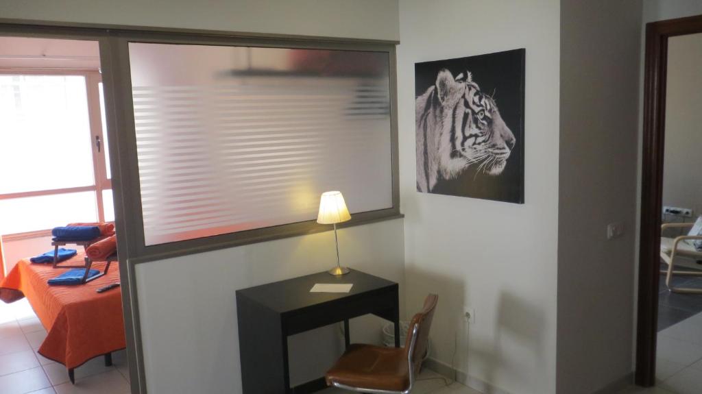 Posteľ alebo postele v izbe v ubytovaní 2V LUXURY APARTMENT NEAR BEACH