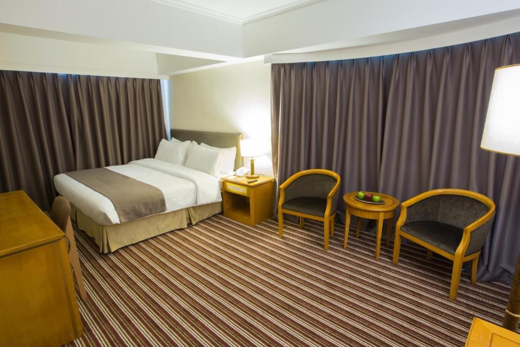 Postel nebo postele na pokoji v ubytování Inn Hotel Macau