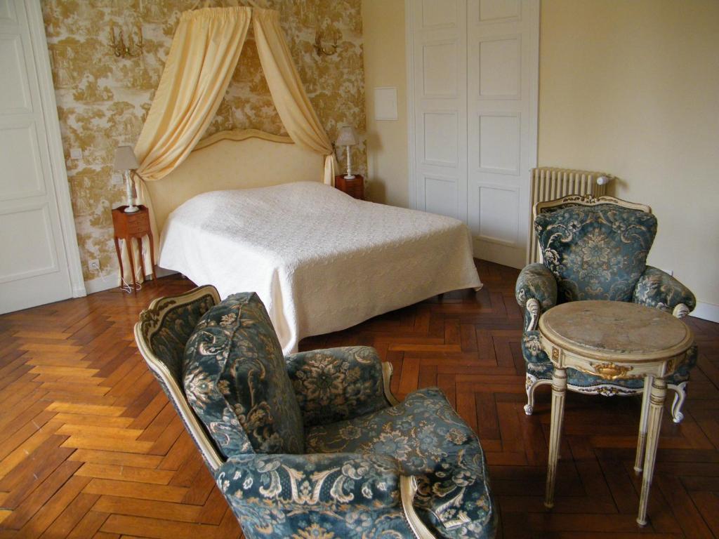 Photo from Chambres d'Hôtes Château de Damigny in Saint-Martin-des-Entrées, Normandy, France