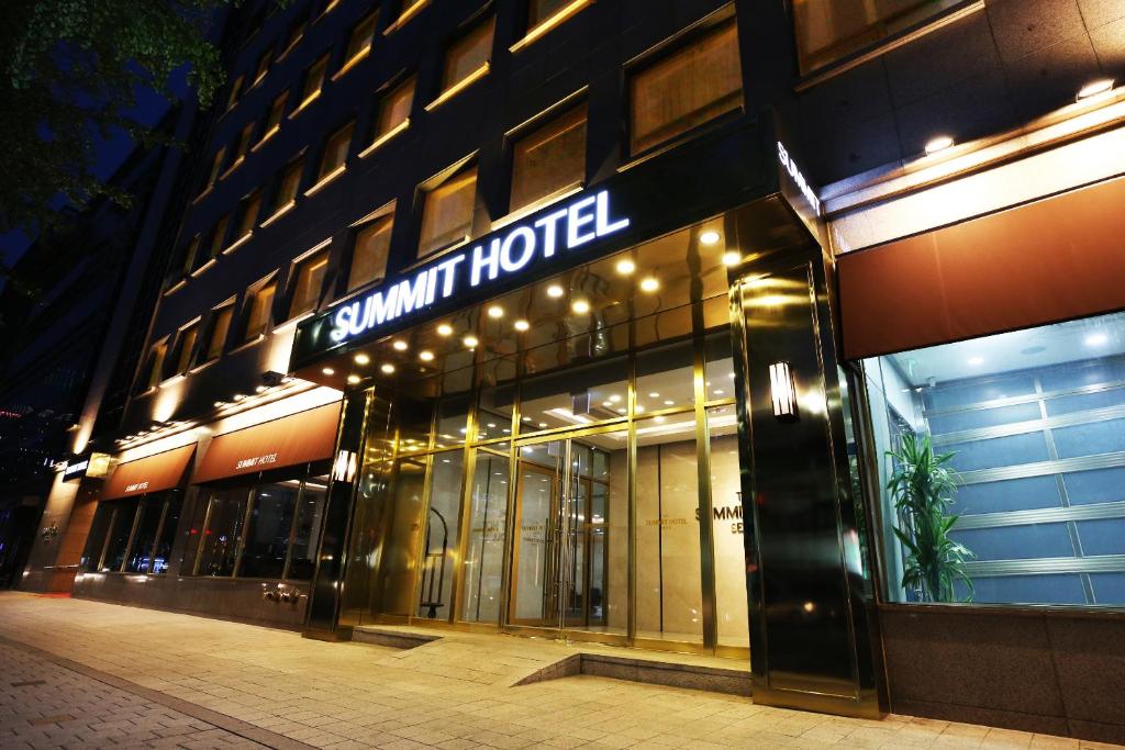 a store front of a building with a sign on it at Summit Hotel Seoul Dongdaemun in Seoul