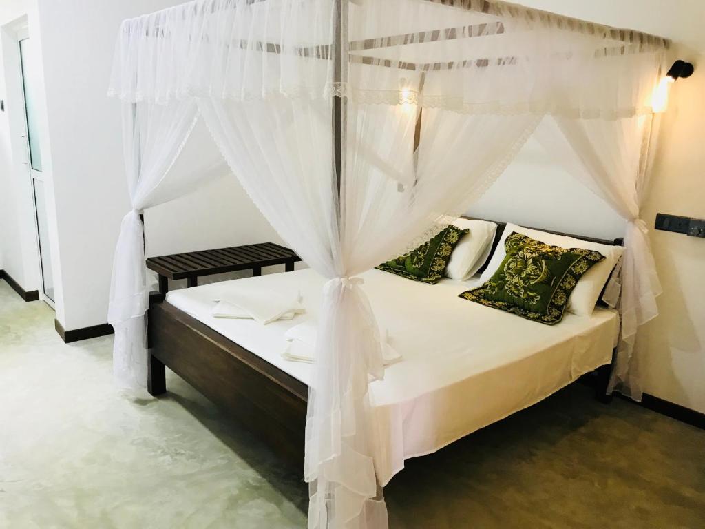 Sigiriya Rock Hide - 5