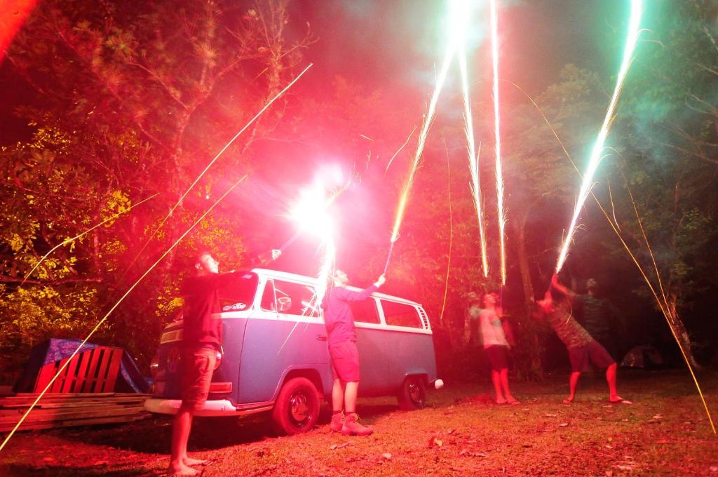 a group of people standing around a van at night at Hostal La Casa de Juan in Valle de Anton