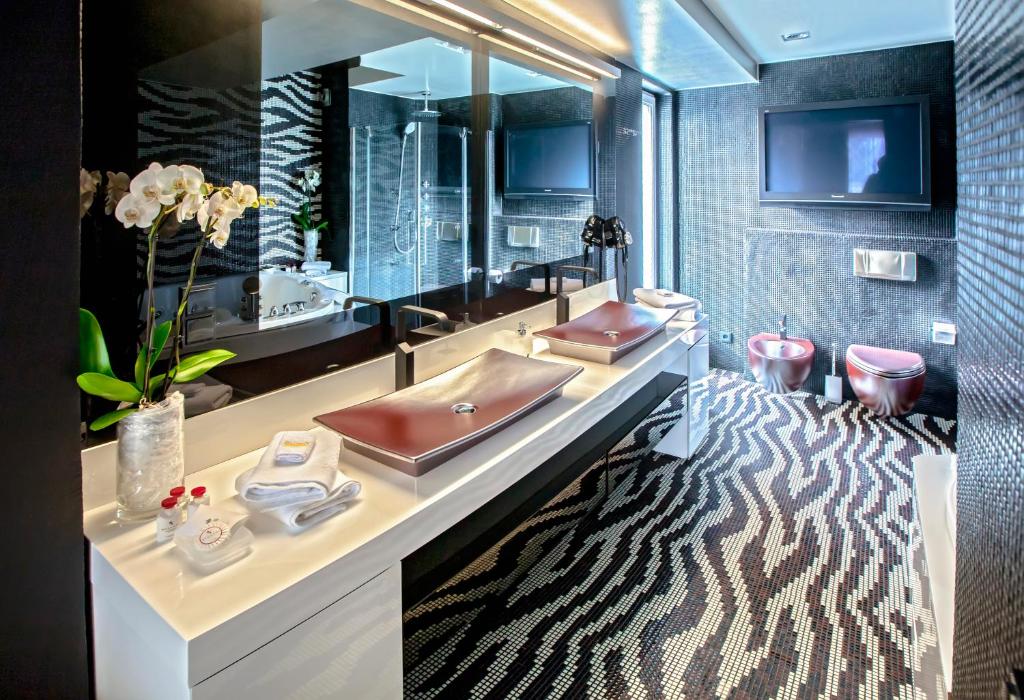 TV a/nebo společenská místnost v ubytování Damianii Luxury Boutique Hotel & Spa