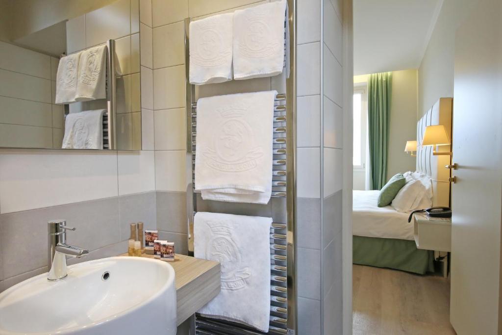 Postel nebo postele na pokoji v ubytování Hotel Du Lac & SPA