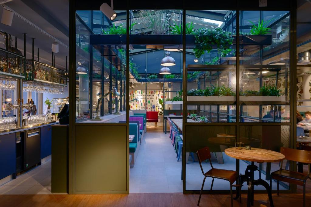 Restaurace v ubytování Stayokay Hostel Amsterdam Vondelpark