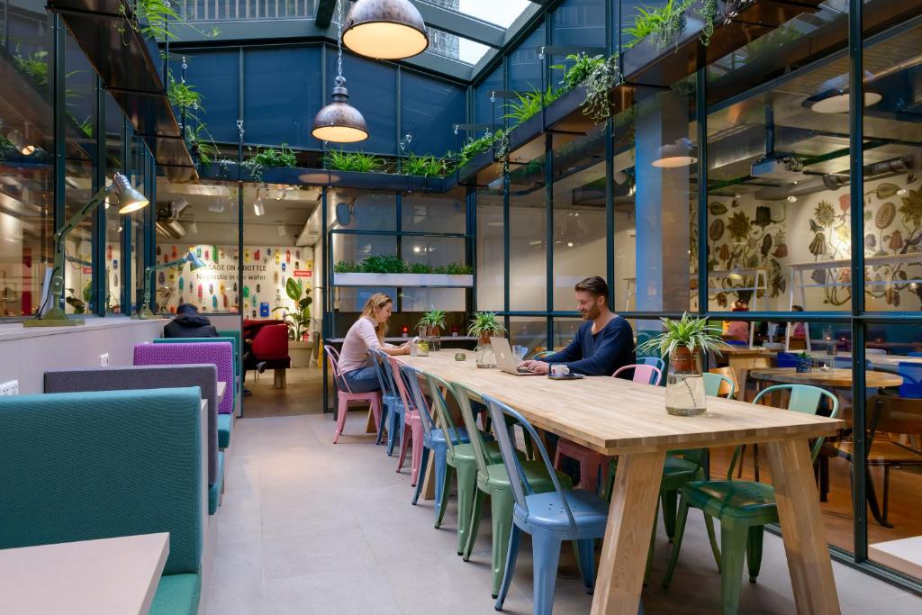 Restaurace v ubytování Stayokay Hostel Amsterdam Vondelpark