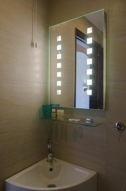 Koupelna v ubytování Elli Hotel