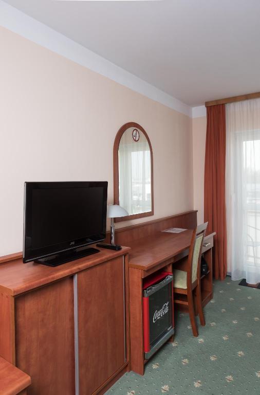 TV a/nebo společenská místnost v ubytování Hotel Breitenlee