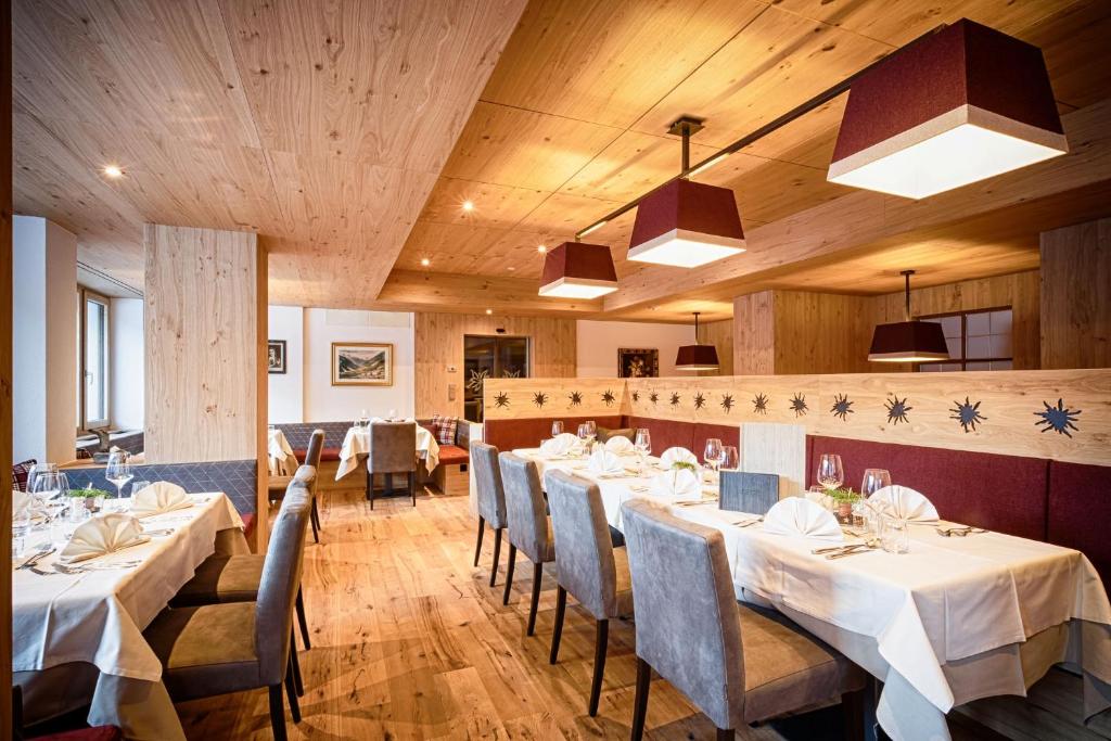 Restaurace v ubytování Hotel & Chalets Edelweiss