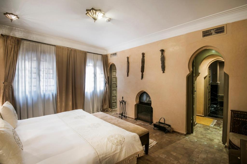 Postel nebo postele na pokoji v ubytování Almaha Marrakech Restaurant & SPA