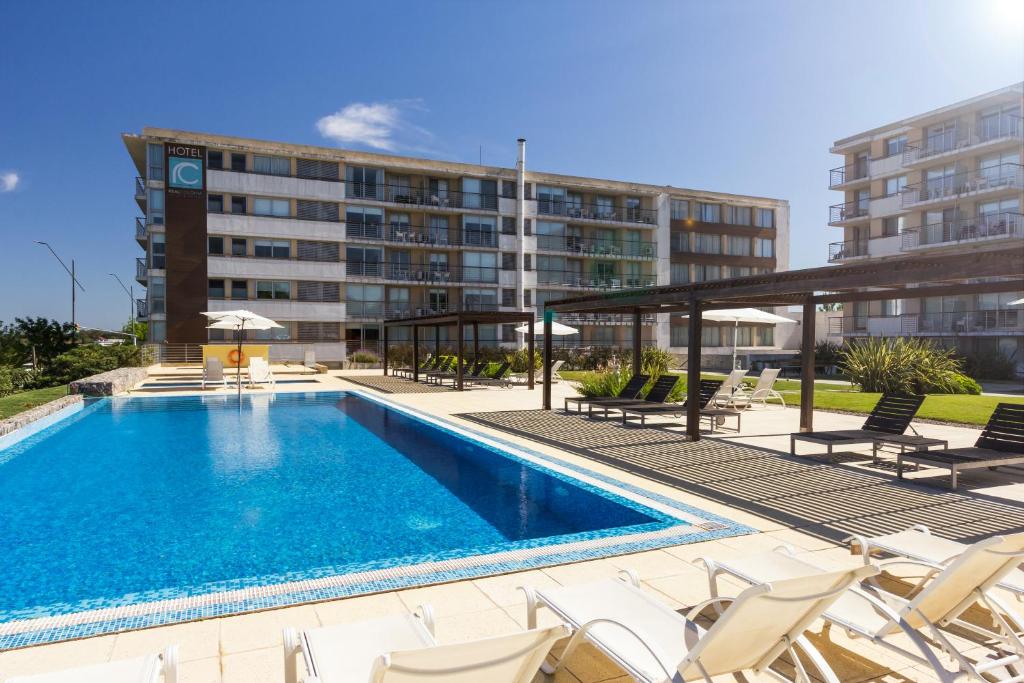 Bazén v ubytování Real Colonia Hotel & Suites nebo v jeho okolí