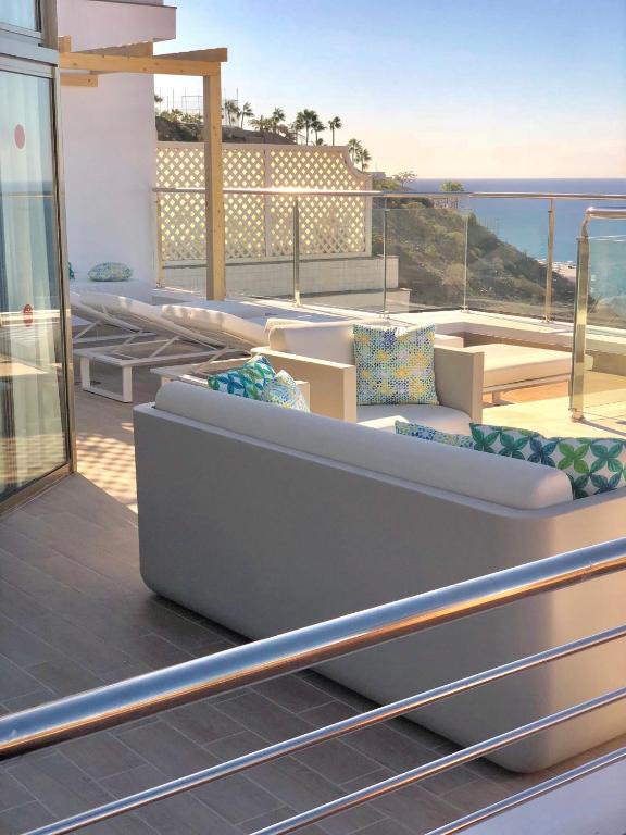 a couch sitting on the deck of a boat at Holiday Club Jardin Amadores in Amadores