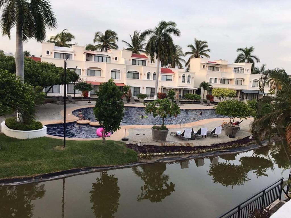 Bazén v ubytování Villa Privada ubicada en el campo de Golf del Hotel Vidanta Mayan Palace nebo v jeho okolí