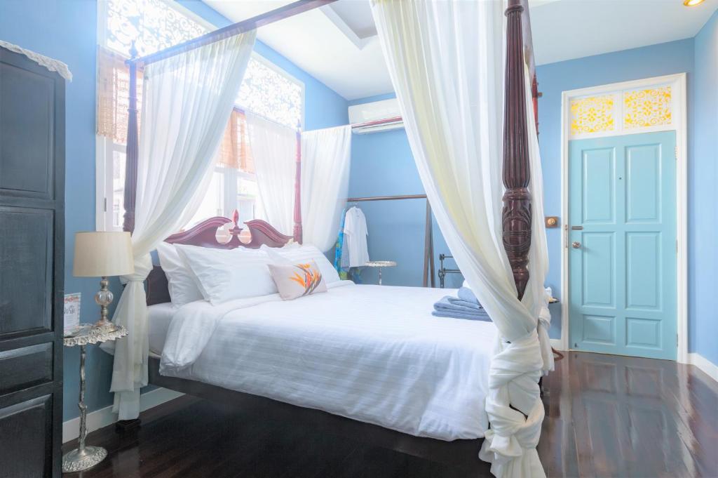 Giường trong phòng chung tại The Unforgotten B&B