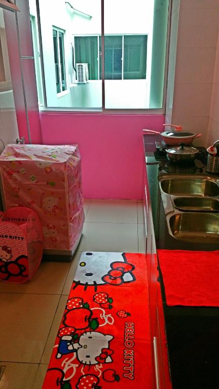 Kuchyň nebo kuchyňský kout v ubytování Hello Kitty Signature Suite