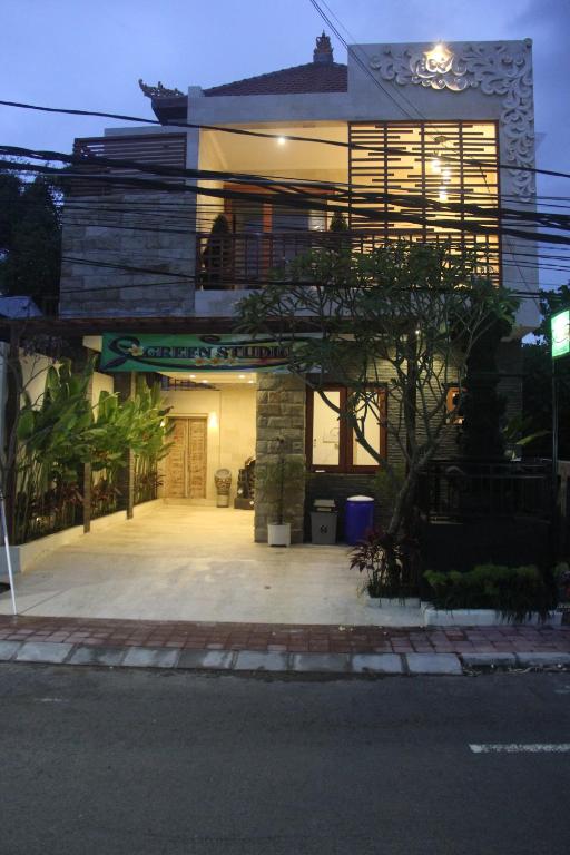 Suitetrails - Green Studio Apartment Seminyak