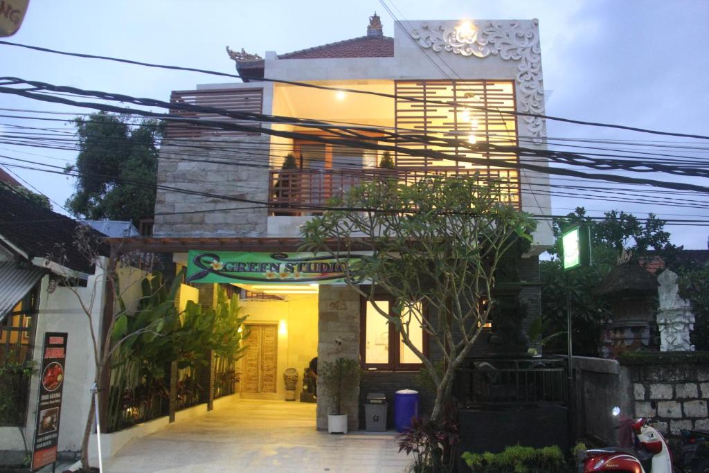 Suitetrails - Green Studio Apartment Seminyak