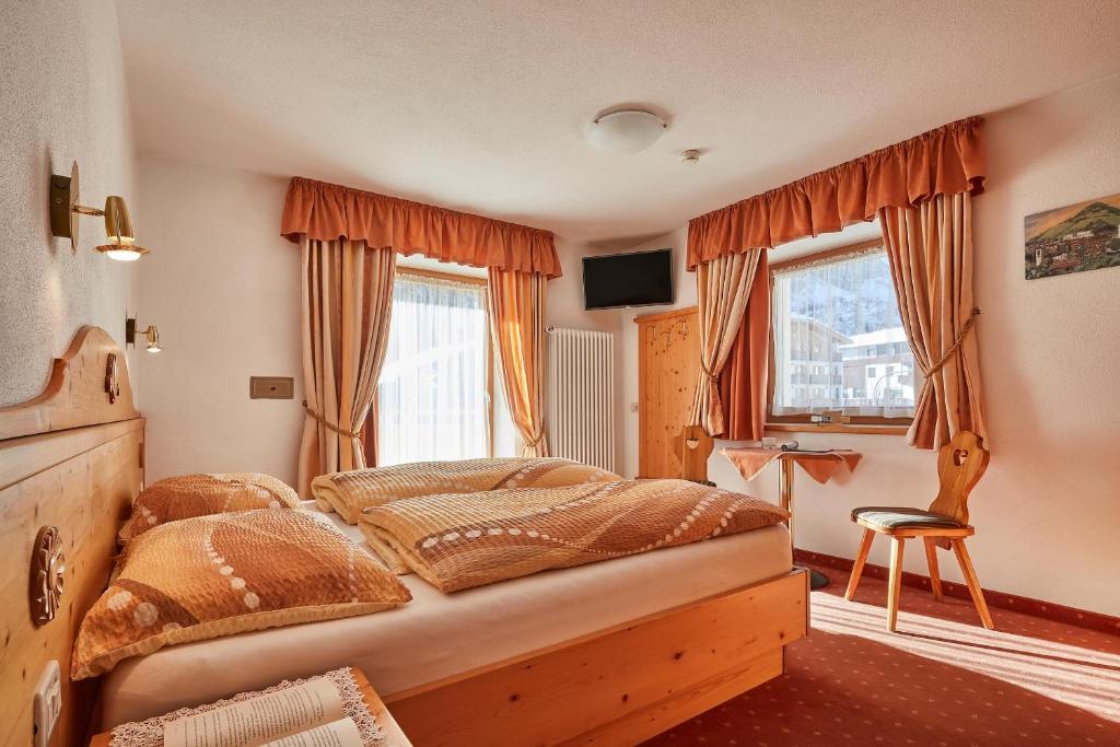 Postel nebo postele na pokoji v ubytování Garni Reutlingen